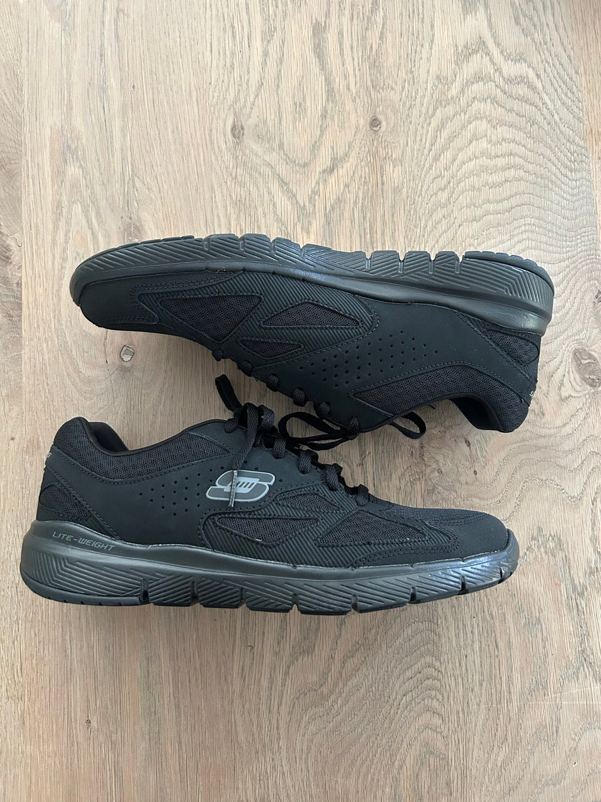 Gloednieuwe Skechers Flex Advantage 3.0 Heren Maat 43, Zwart, Nieuw, Ophalen of Verzenden, Sneakers of Gympen