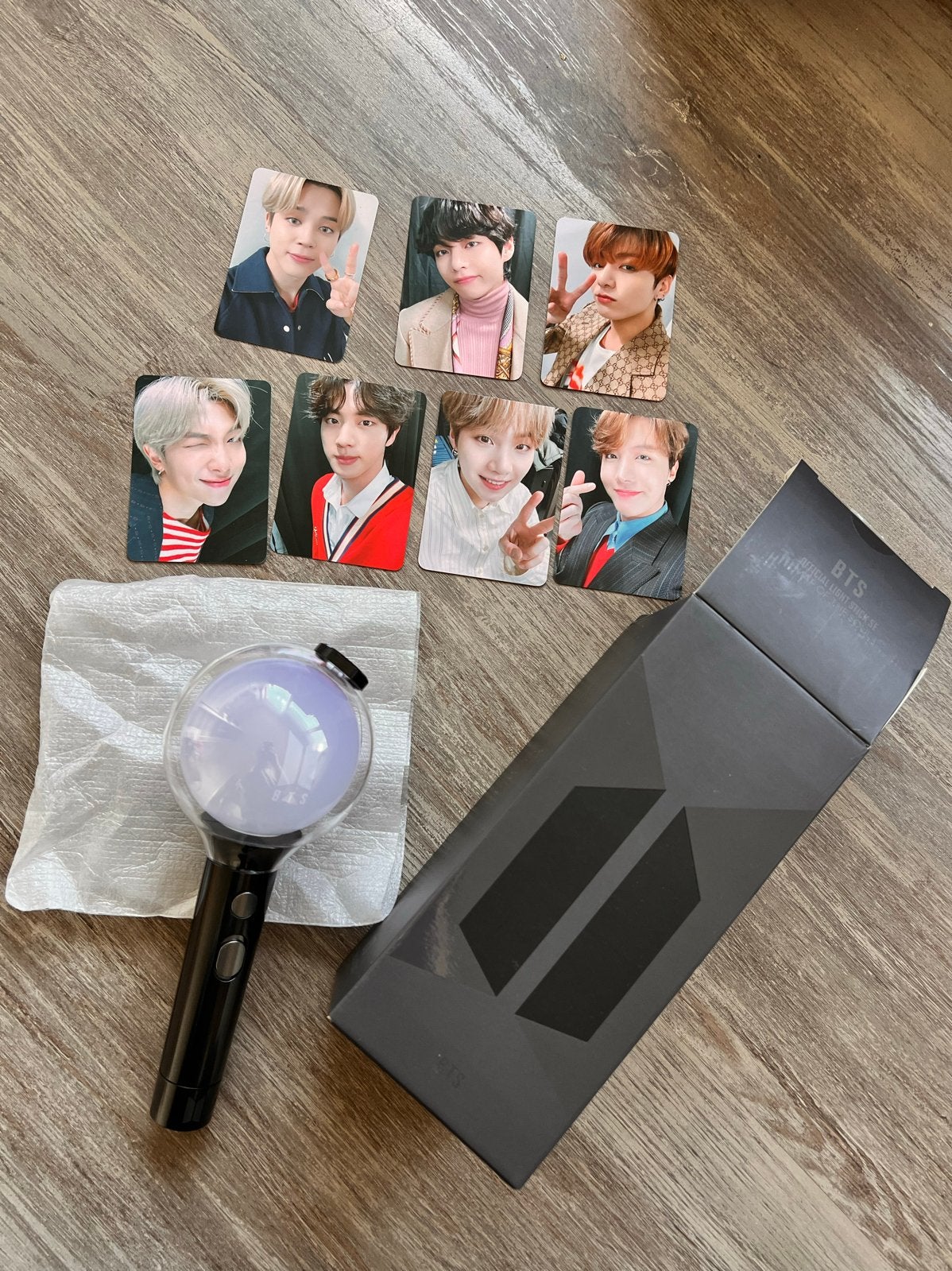 BTS Lightstick met fotokaarten, Verzamelen, Ophalen of Verzenden, Zo goed als nieuw, Overige typen