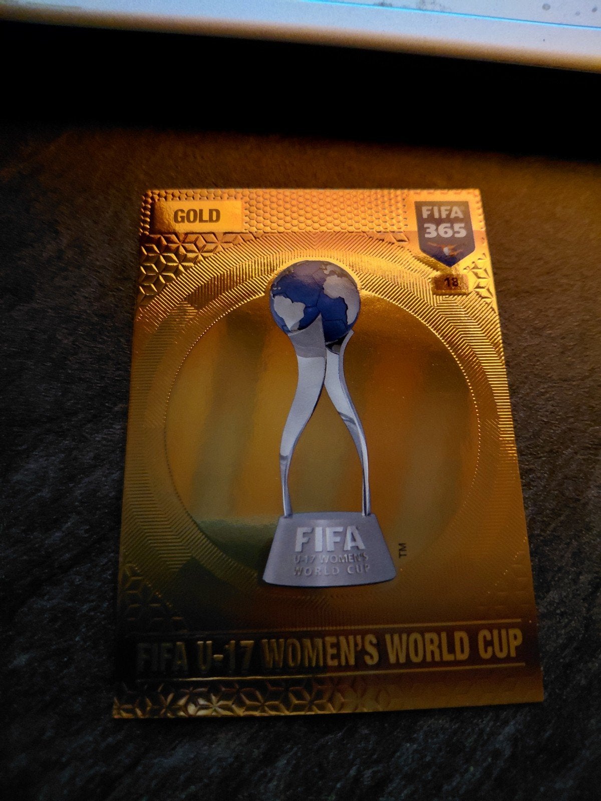 FIFA 365 FIFA U-17 Women's World Cup Trophy, Verzamelen, Sportartikelen en Voetbal, Ophalen of Verzenden, Zo goed als nieuw, Buitenlandse clubs