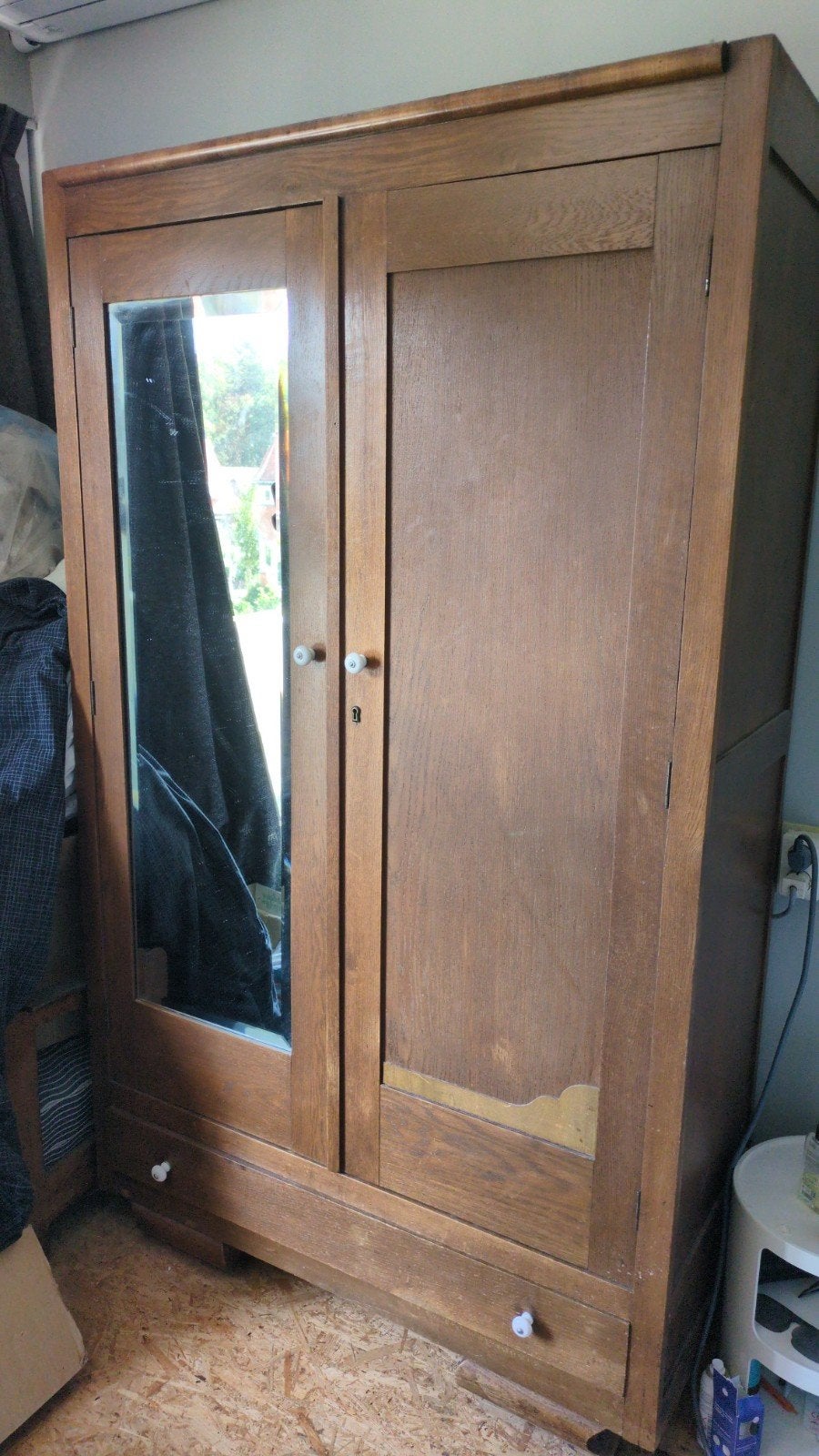 Vintage houten kledingkast met spiegel en lades, Ophalen