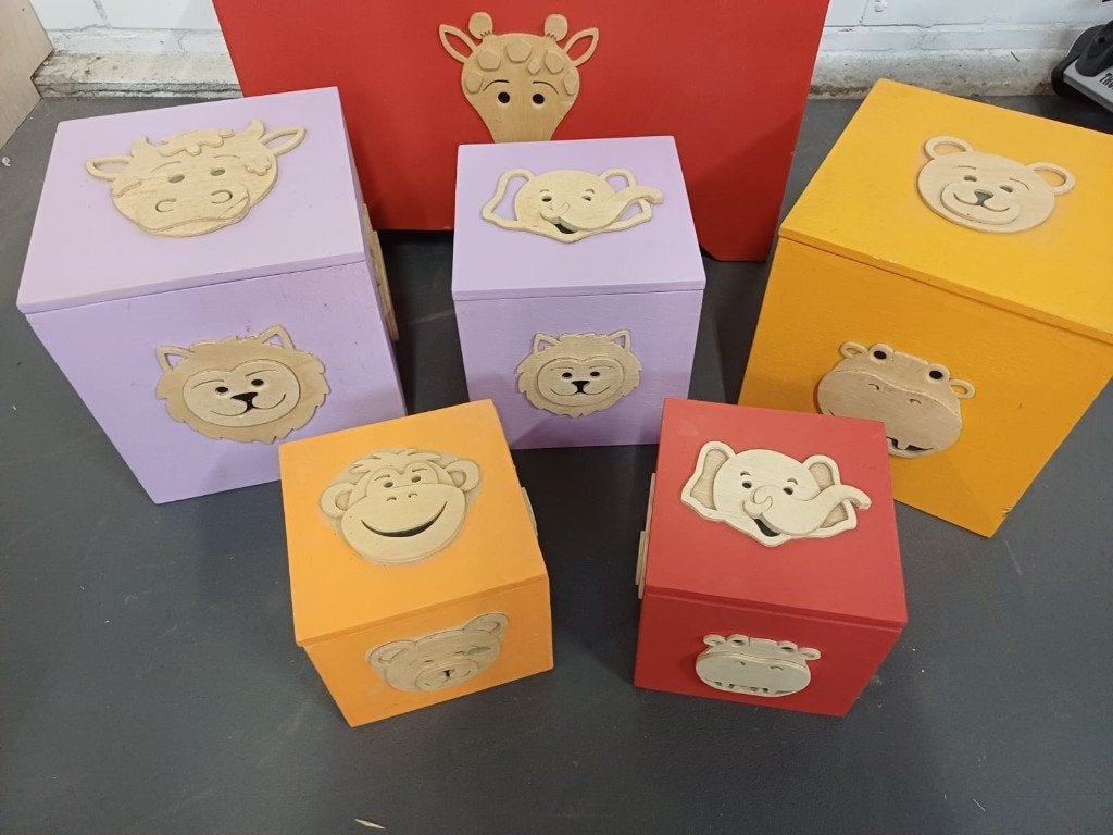 Afrikaanse opbergkist voor kinderkamer, Kinderen en Baby's, Ophalen, Gebruikt, Opbergmeubel