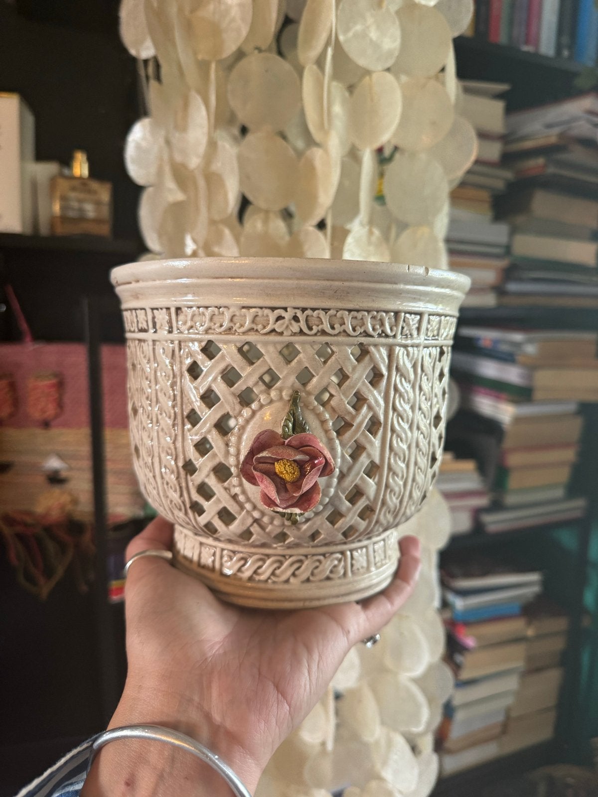 Vintage Italiaanse Bassano/Capodimonte Cachepot met Roos, Antiek en Kunst, Antiek | Vazen, Ophalen of Verzenden