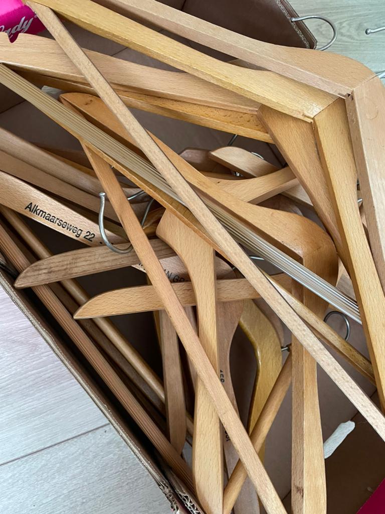 Houten kledinghangers 20 stuks, Ophalen of Verzenden, Gebruikt, Hout