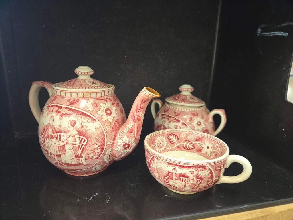 Societe Ceramique teadrinker serviesdelen rood-wit, Antiek en Kunst, Antiek | Servies los, Ophalen of Verzenden