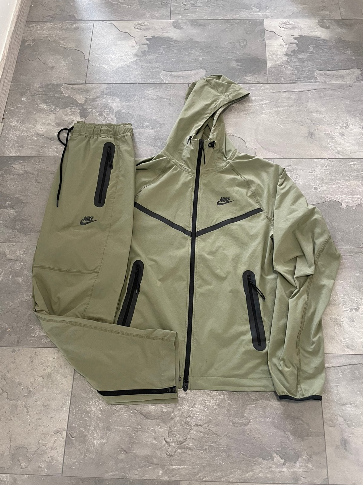 Nieuwste nike tech in het groen, Ophalen of Verzenden, Nieuw, Maat 46 (S) of kleiner