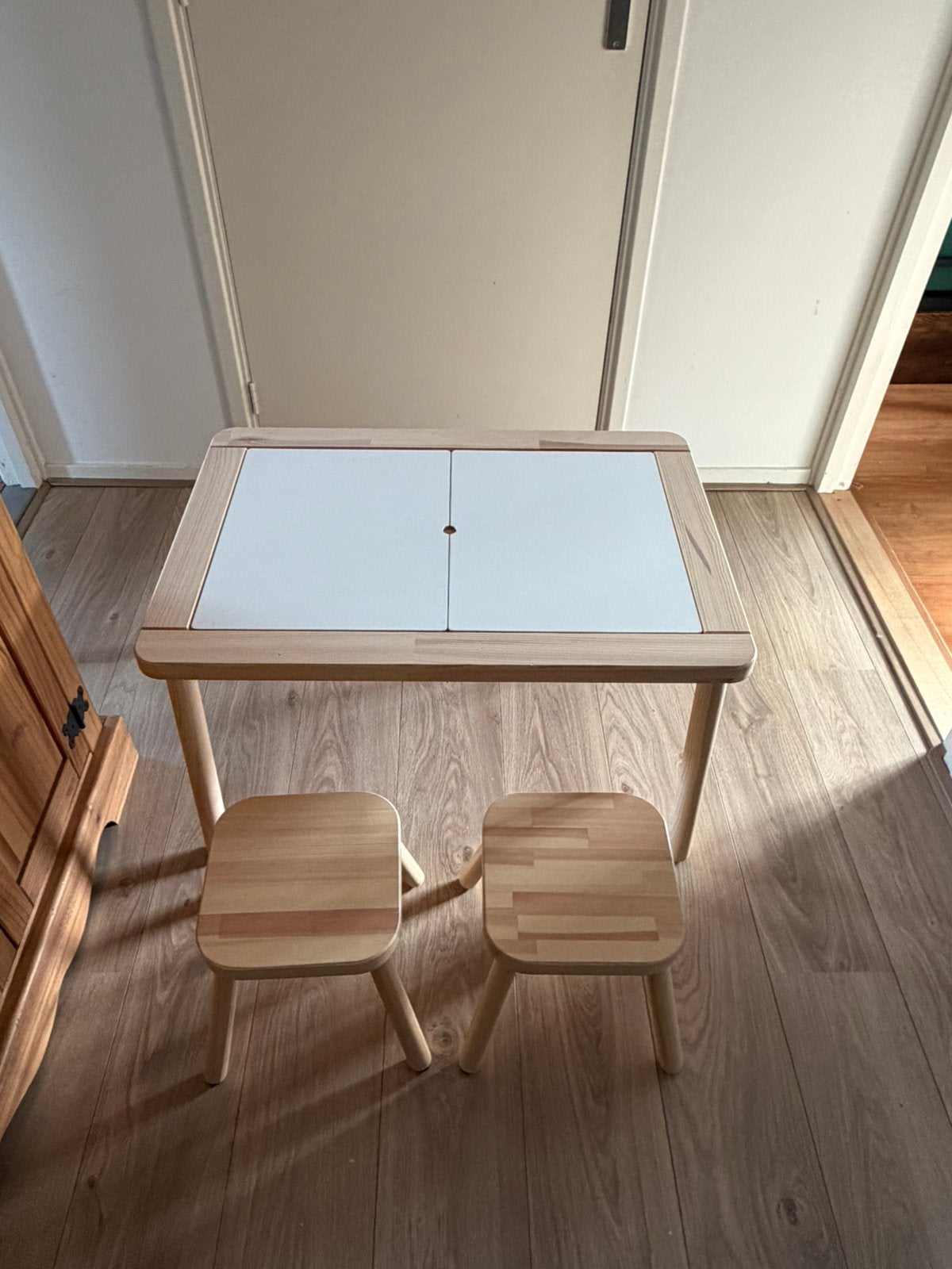 Kinder tafel + 2 kinder krukken ikea, Kinderen en Baby's, Ophalen, Zo goed als nieuw, Tafel(s) en Stoel(en)