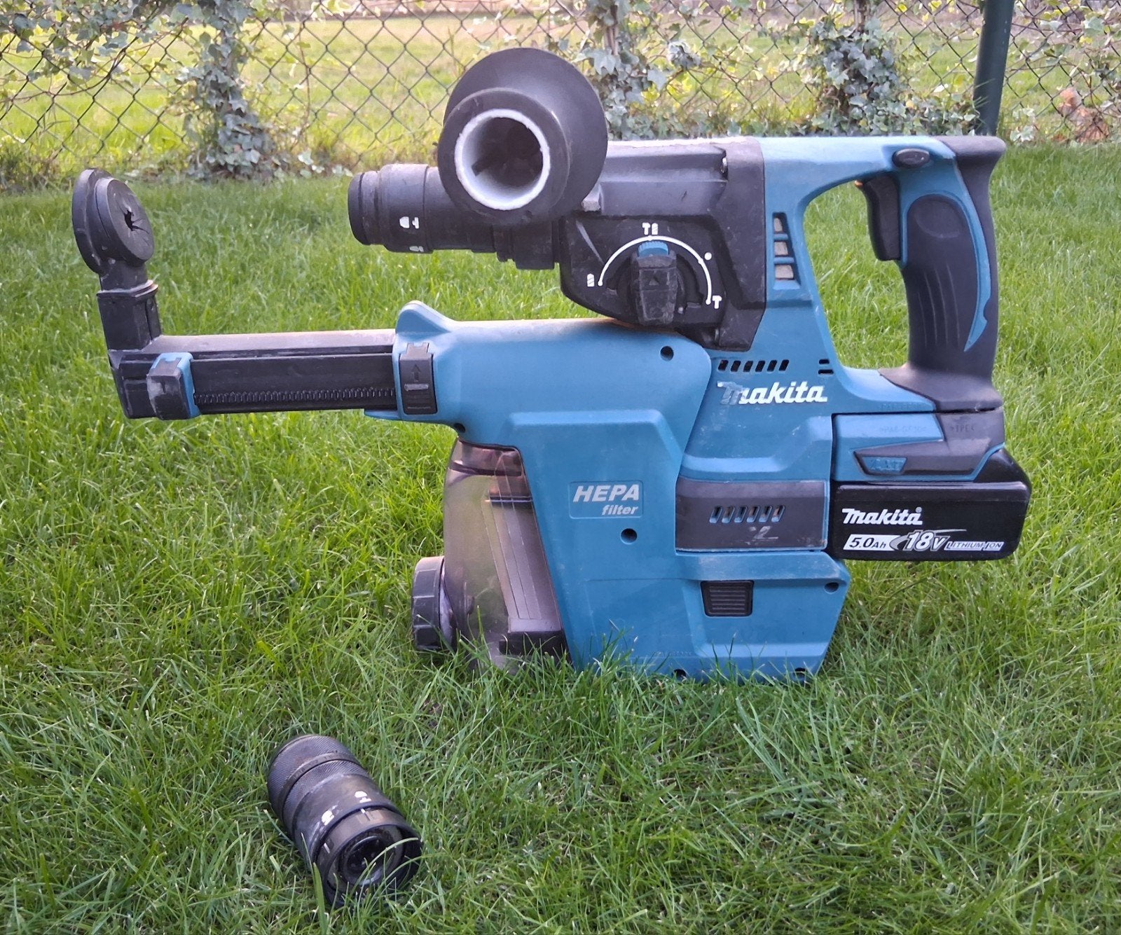 Makita DHR243 18V SDS+ combihamer + DX07 stofafzuiging, Ophalen of Verzenden, Boor- en/of Breekhamer