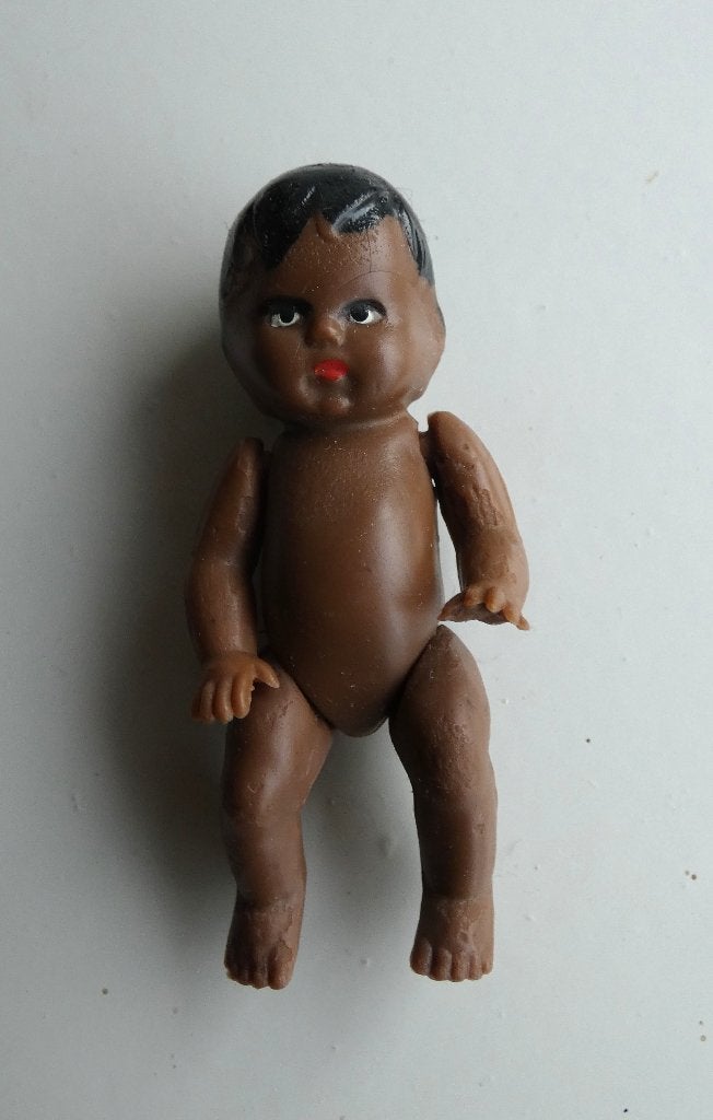 vintage klein donker babypopje babypop getint bruin, Ophalen of Verzenden, Gebruikt, Pop