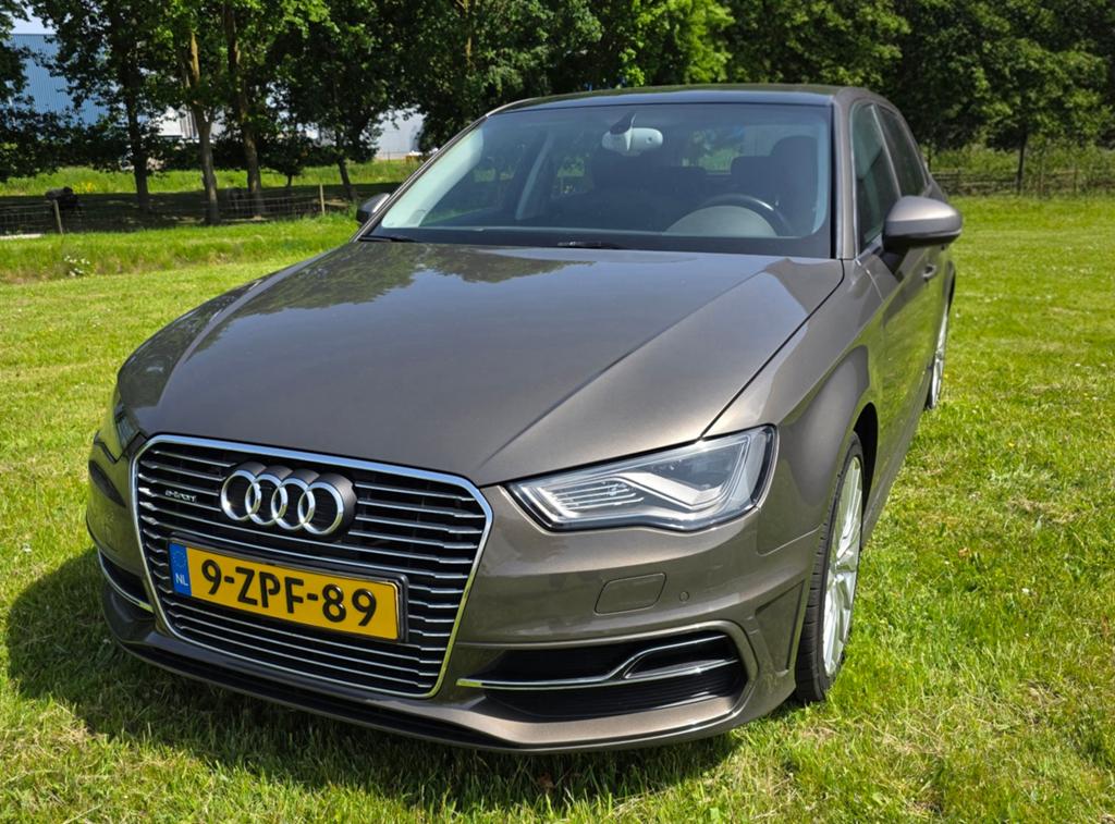 Audi A3 1.4 Tfsi 204pk E-tron Phev S Tronic 2015 Grijs, Auto's, Audi, 4 cilinders, 1395 cc, 149 pk, Zilver of Grijs