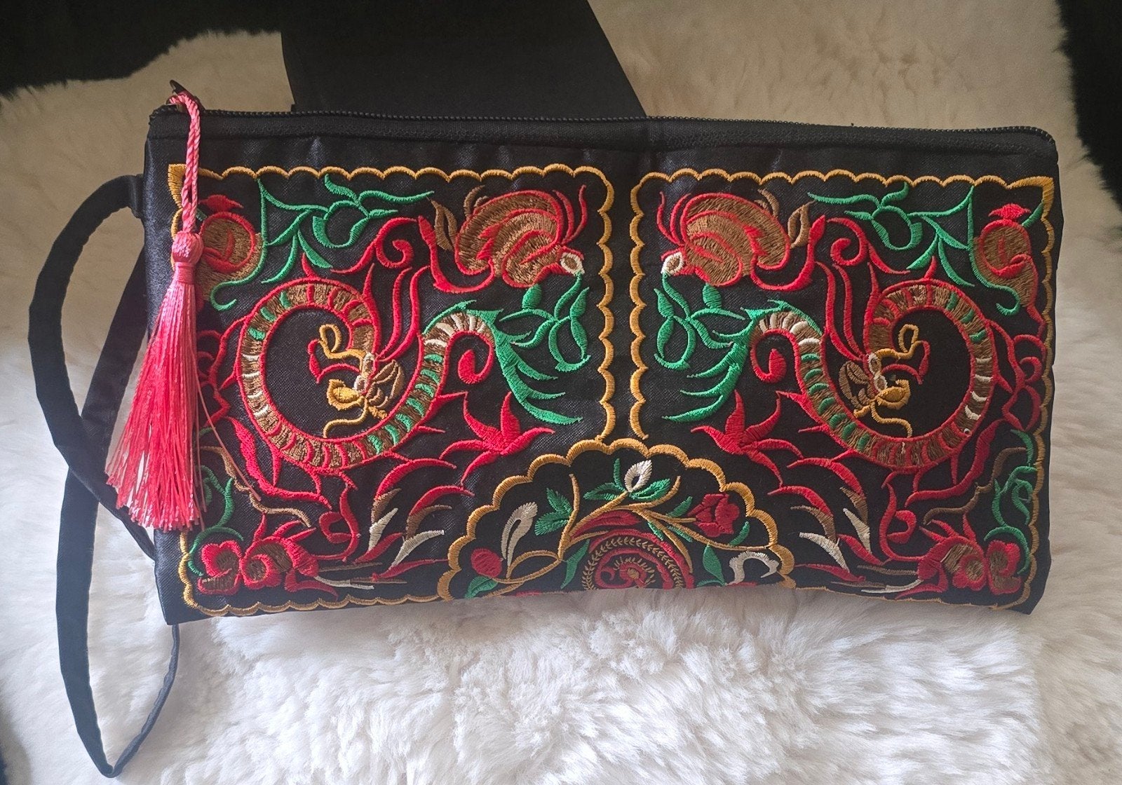 Zwart avondtasje met kleurrijk borduurwerk en kwastje, Ophalen of Verzenden, Nieuw, Zwart, Handtas