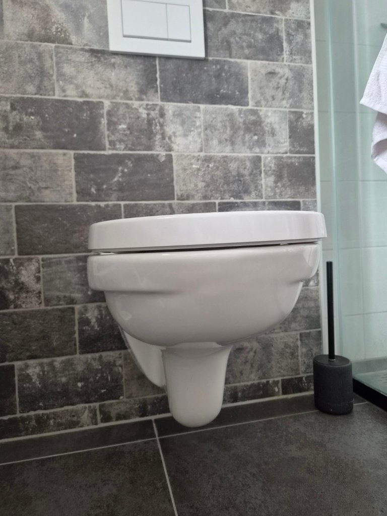 Villeroy & Boch wandcloset / toilet met toiletbril, Huis en Inrichting, Ophalen, Minder dan 50 cm, Zo goed als nieuw, Minder dan 25 cm