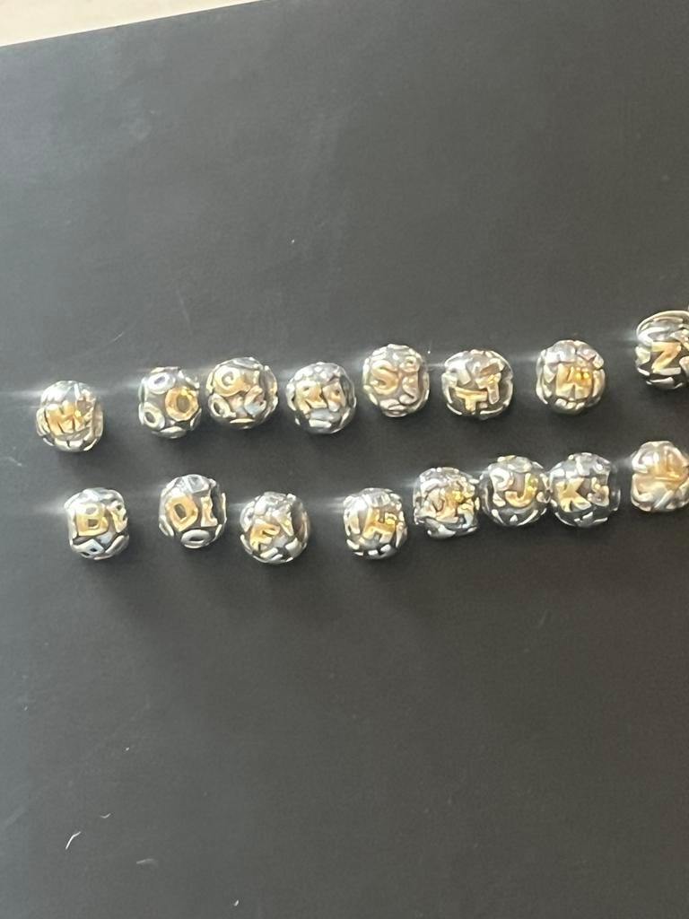 Pandora letter bedels met goud, Pandora, Ophalen of Verzenden, Zo goed als nieuw, 4 bedels of meer