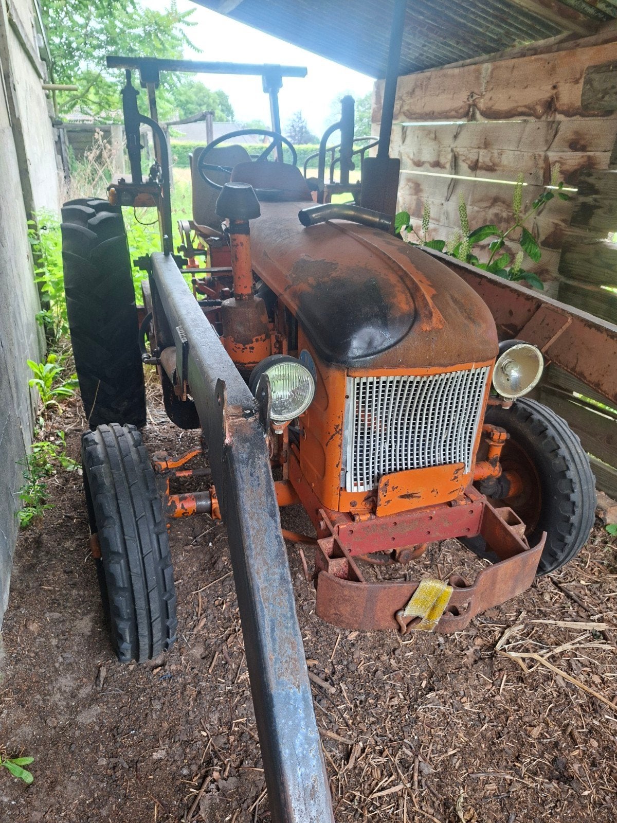 Tractor met voorlader  pto en hefmast Renault, Gebruikt, Tot 2500, Ophalen of Verzenden, Tot 80 Pk
