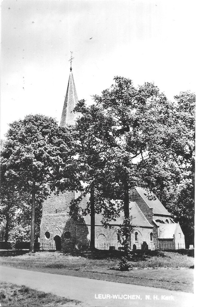 AK Leur, Wijchen - N.H. Kerk, Verzamelen, Ansichtkaarten | Nederland, Verzenden, 1960 tot 1980, Ongelopen, Gelderland