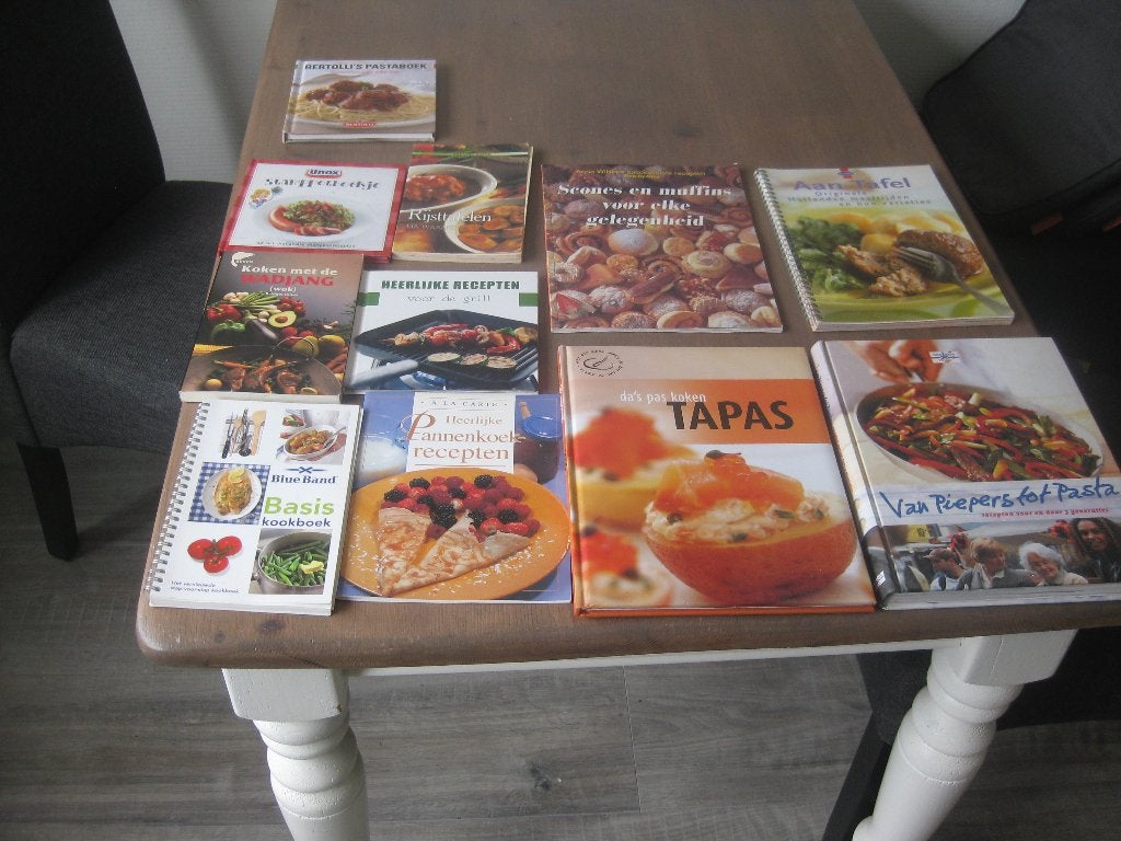 11 kookboeken, Ophalen, Zo goed als nieuw, Overige gebieden, Hoofdgerechten
