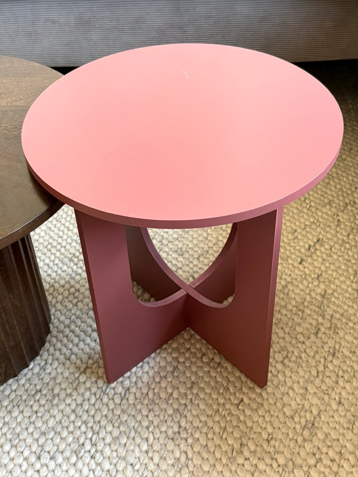 Roze bijzettafel, Huis en Inrichting, Minder dan 55 cm, Rond, Zo goed als nieuw, Ophalen