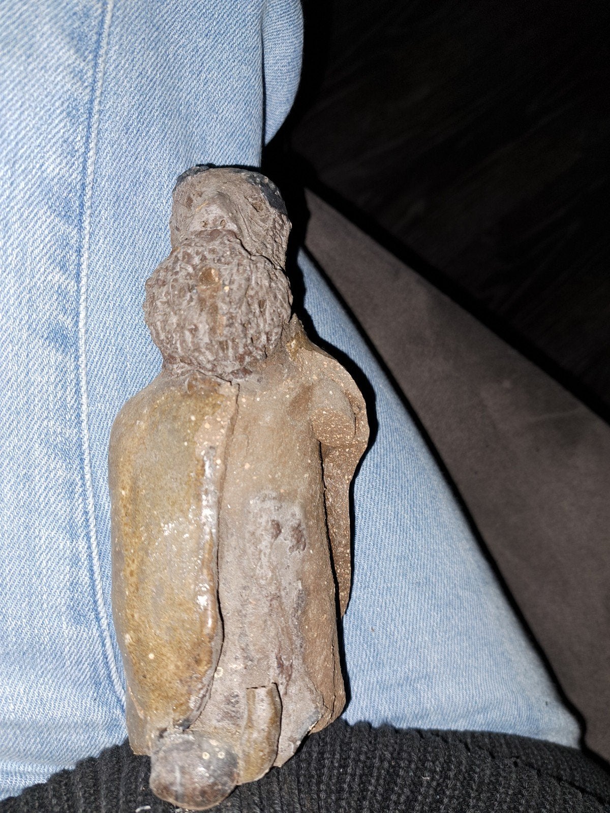 Uniek handgemaakt beeldje van een man met hoed, Minder dan 20 cm, Ophalen of Verzenden, Handgemaakt, Steen of Keramiek