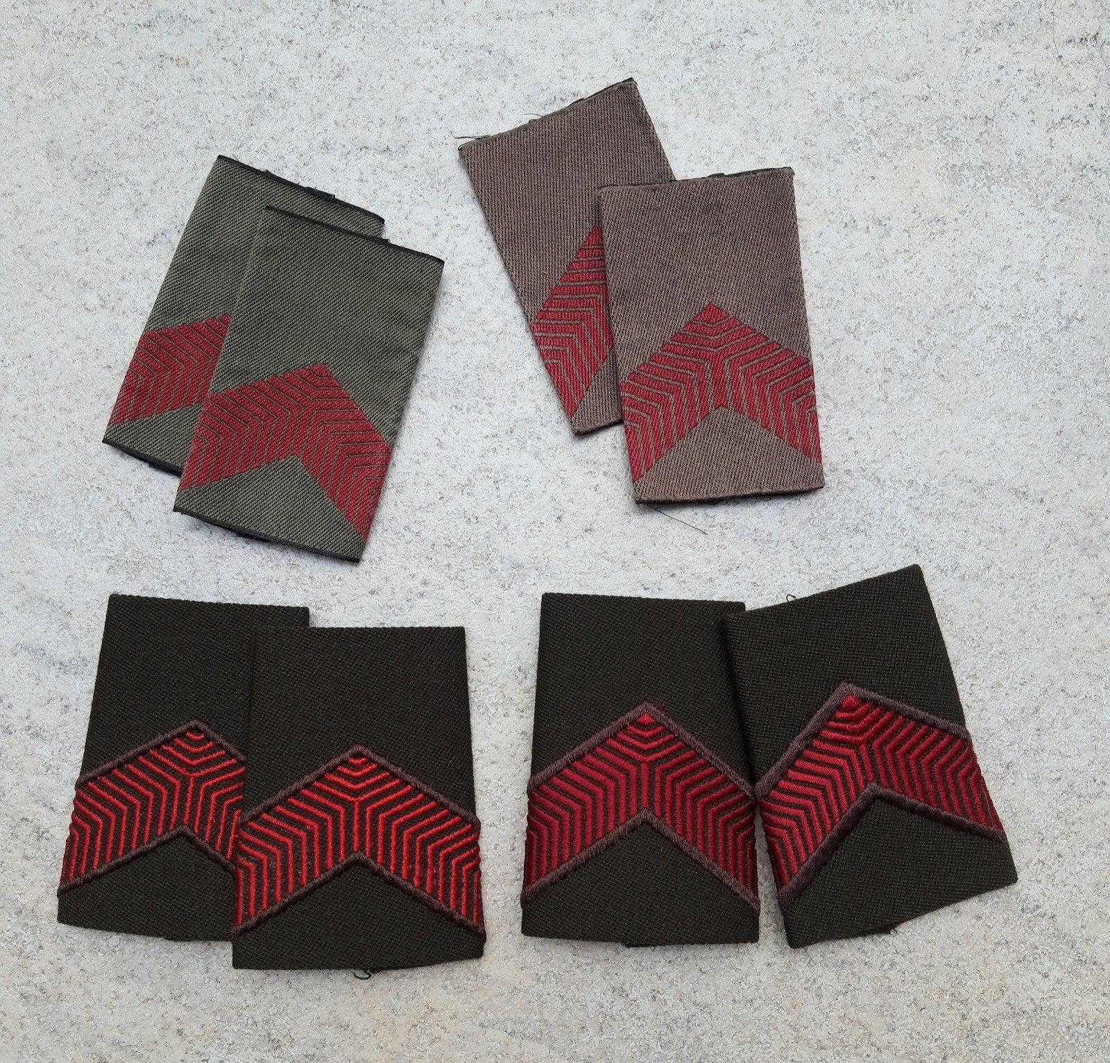 Diverse passanten soldaat der 2de klasse, Verzenden, Landmacht, Nederland, Embleem of Badge