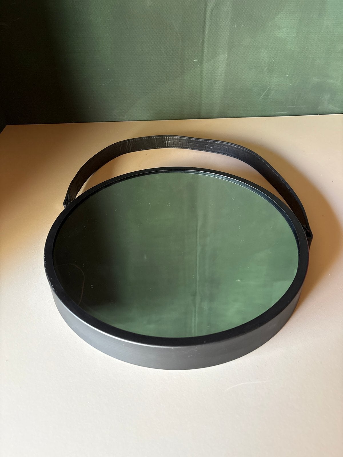 Ronde spiegel met leren band - Zwart, Huis en Inrichting, Rond, Ophalen of Verzenden, Zo goed als nieuw, Minder dan 100 cm