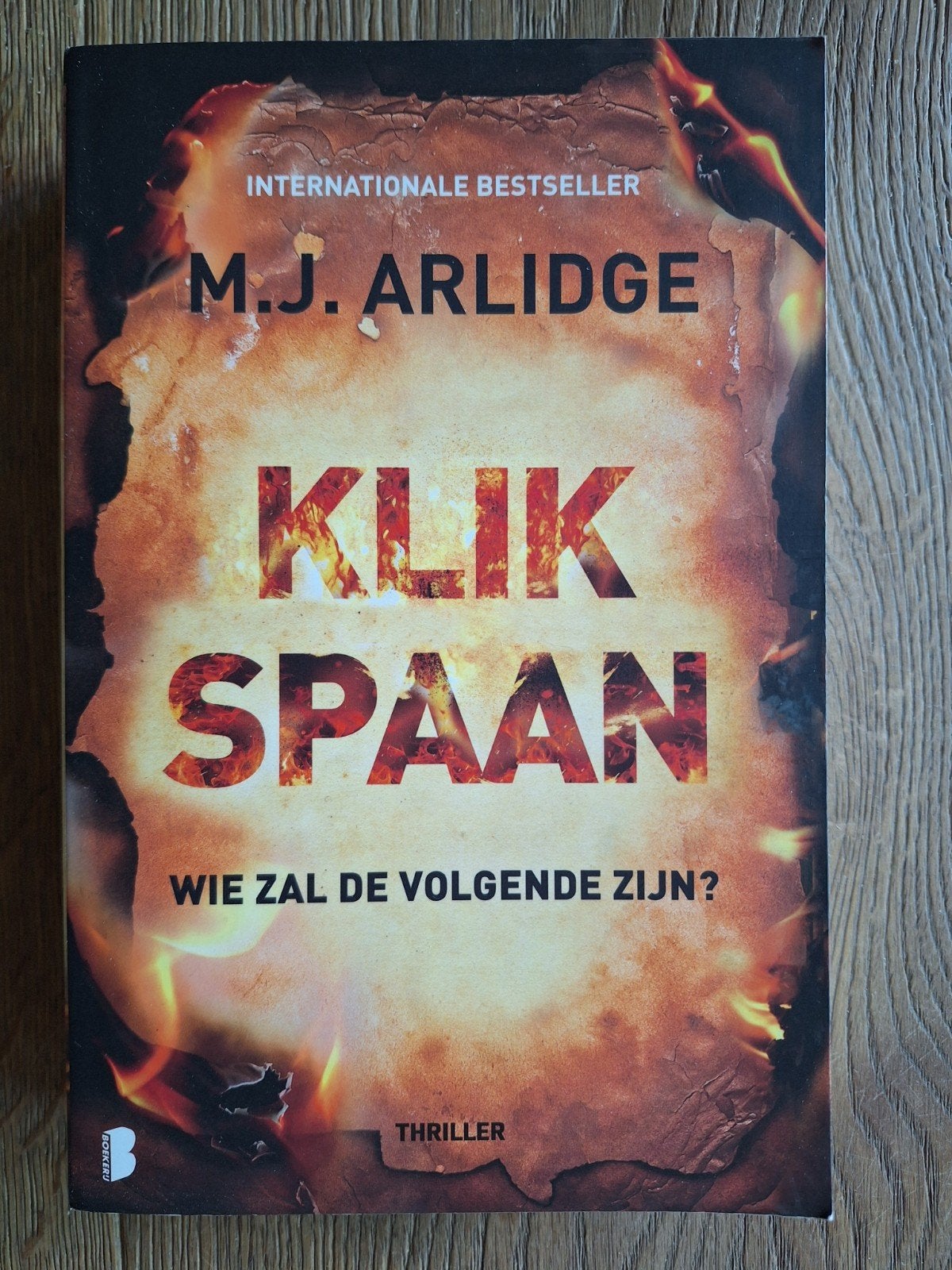 M.J. Arlidge - Klikspaan (Thriller), Ophalen, Zo goed als nieuw, M.J. Arlidge, Europa overig