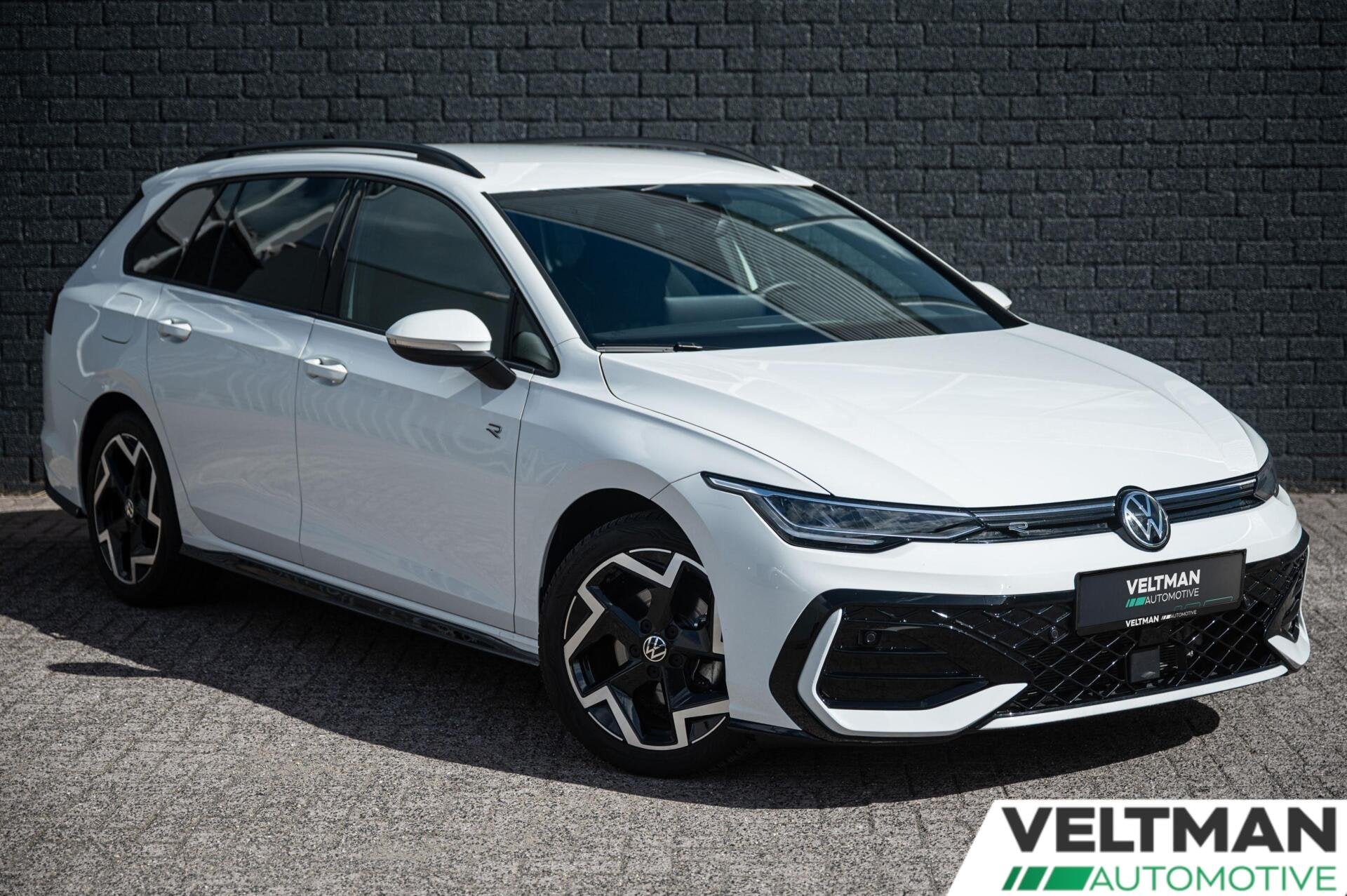 Volkswagen Golf Variant 1.5 eTSI R-Line ACC TREKHAAK STUURVE, Dealer onderhouden, Euro 6, 4 cilinders, 150 pk