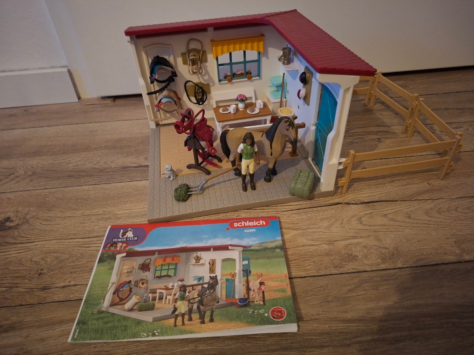 Schleich Horse Club zadelkamer met accessoires, Ophalen, Zo goed als nieuw