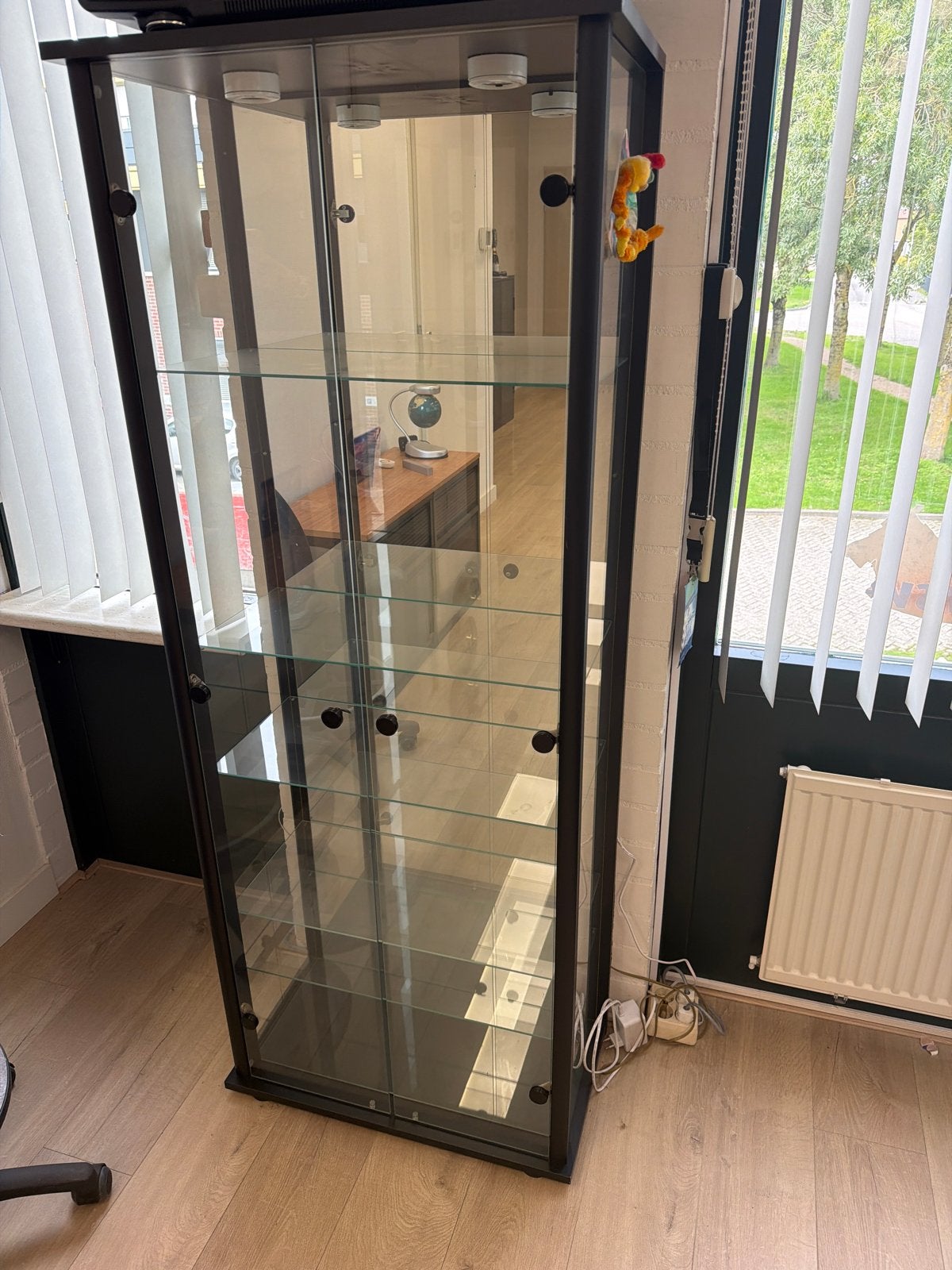 Glazen vitrinekast met verlichting, Ophalen, Gebruikt, 50 tot 100 cm, Glas