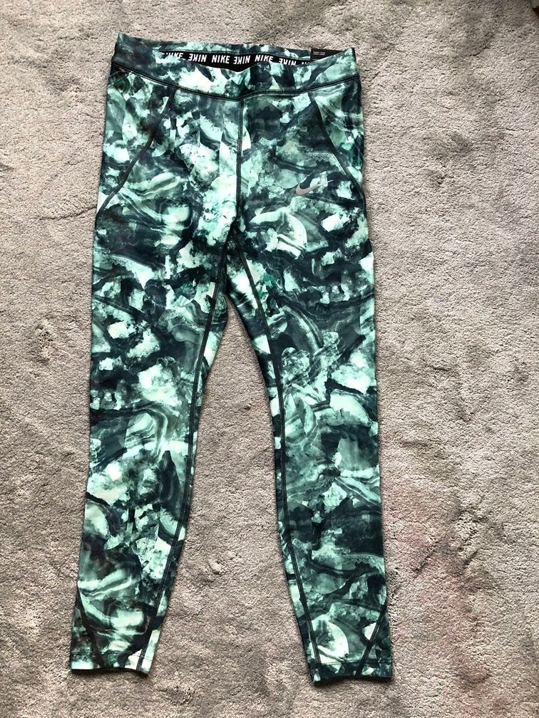 Gave Nieuwe Nike (run) sportlegging groen/beige mt M 38/40, Kleding | Dames, Maat 38/40 (M), Nike, Nieuw, Ophalen of Verzenden