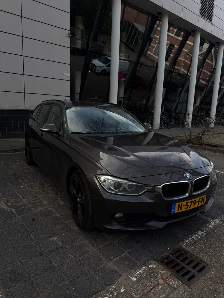 BMW 3-Serie 318d 143pk Aut 2015 Bruin, Auto's, Automaat, 745 kg, Achterwielaandrijving, 1995 cc