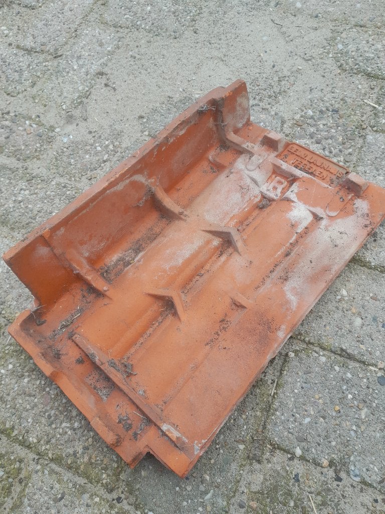 vlakke mulden gevel pan, Ophalen, Gebruikt, Steen of Klei, Minder dan 5 m²