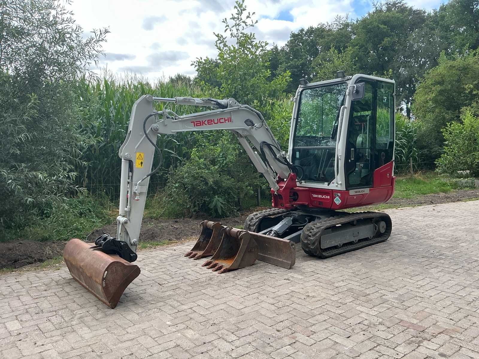 2020 Takeuchi TB230 Minigraafmachine, Zakelijke goederen, Machines en Bouw | Kranen en Graafmachines, Graafmachine