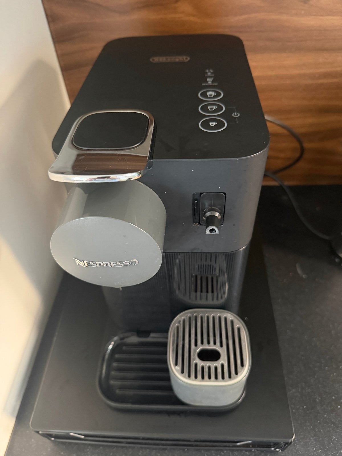 Nespresso koffiemachine met defect - lekt, Ophalen, Koffiemachine, 1 kopje, Niet werkend