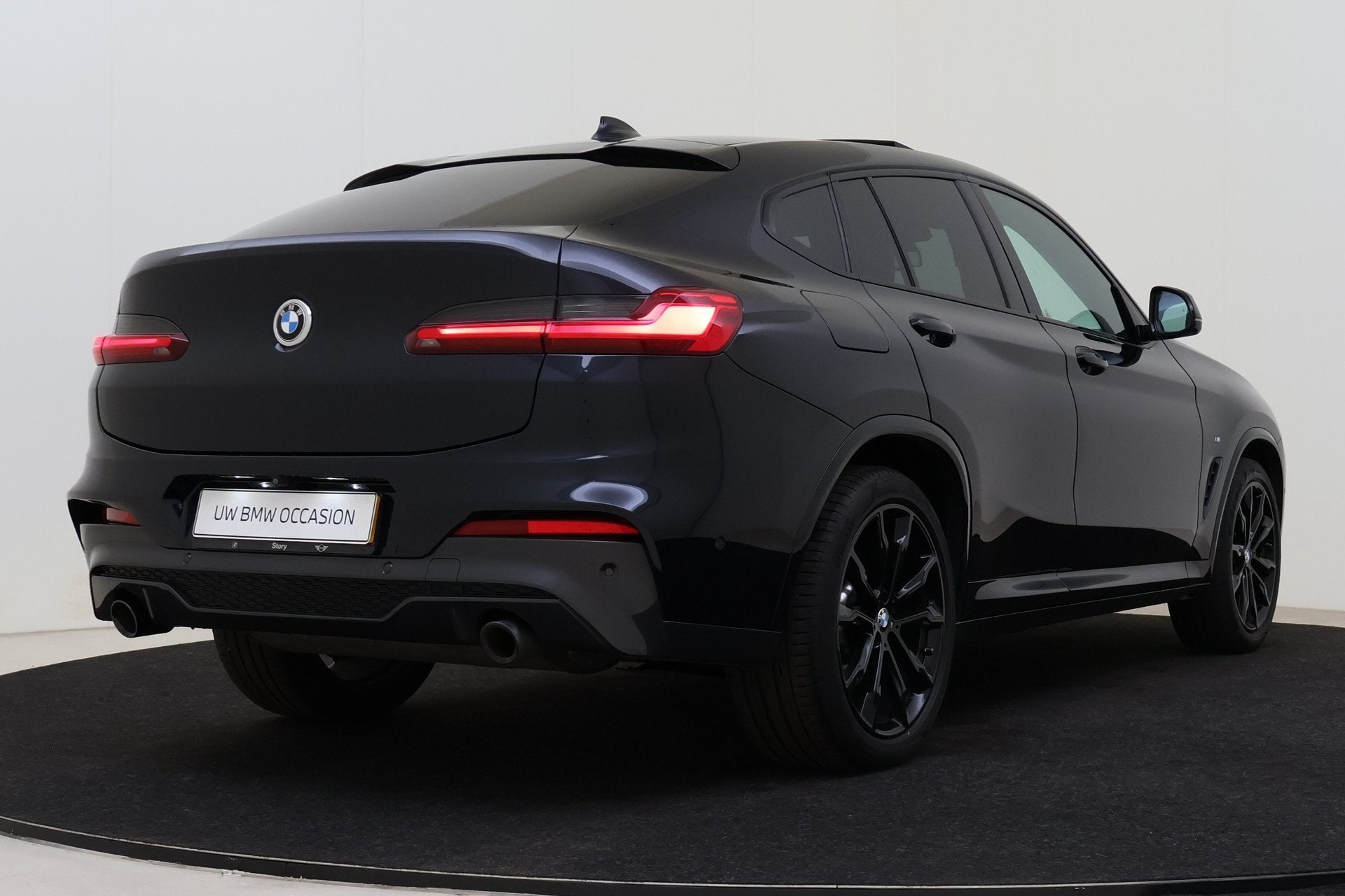 BMW X4 xDrive30i High Executive M Sport Automaat / Panoramad, Auto's, Gebruikt, 4 cilinders, Zwart, Bedrijf