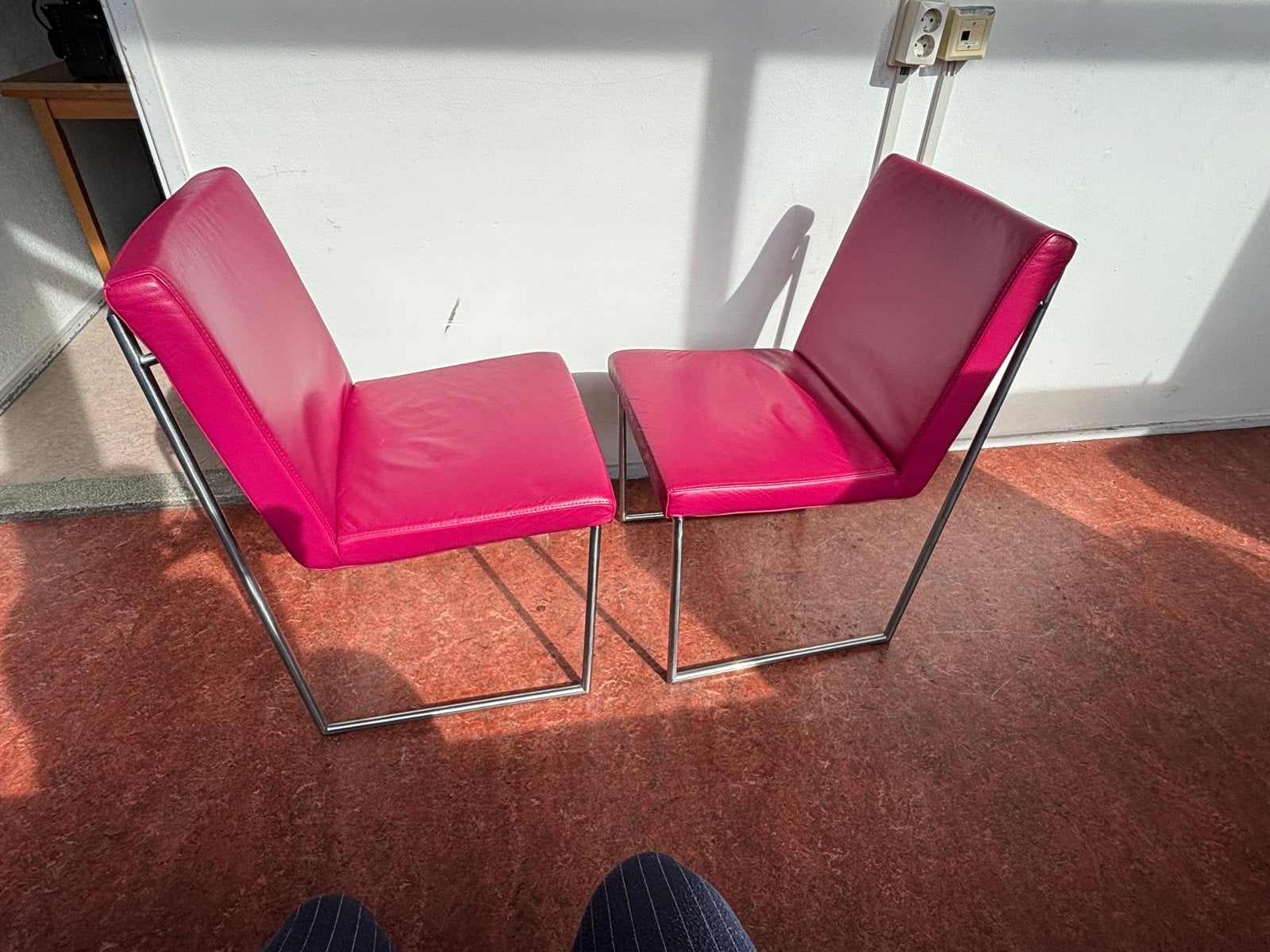 Set van 2 Harvink Point Eetkamerstoelen – Roze Leer & Chroom, Ophalen, Gebruikt, Twee, Overige kleuren