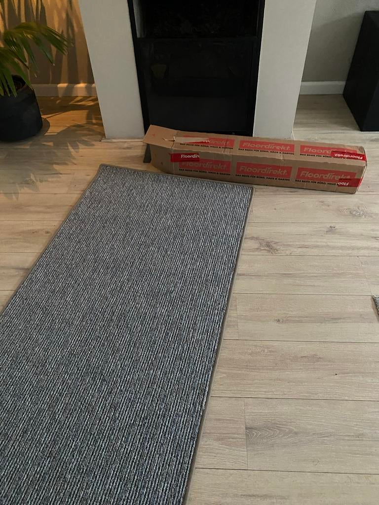 Grijze loper / vloerkleed - nieuw, Ophalen of Verzenden, Nieuw, Minder dan 10 m², Tapijt