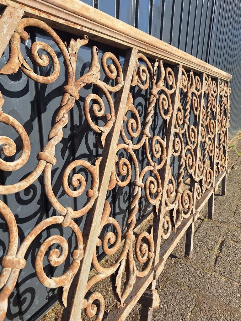 Uniek: 11 m smeedijzeren hek, balustrade + 7x eiken baluster, Ophalen, Gebruikt