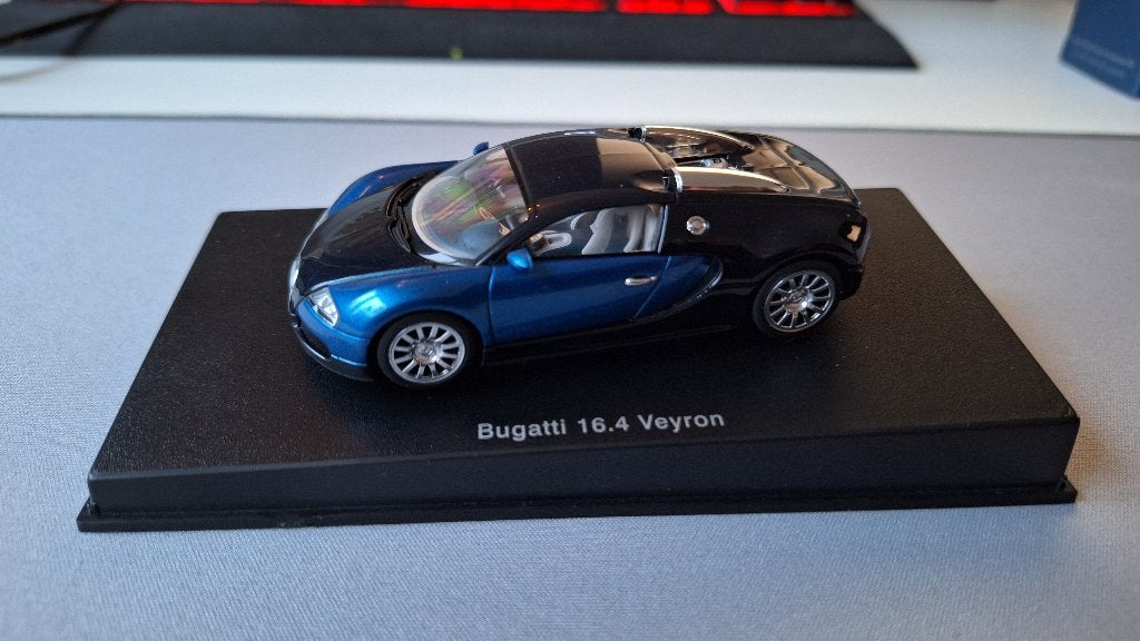 1:43 Bugatti Veyron 16.4 van AutoArt, Ophalen of Verzenden, Zo goed als nieuw, Auto, Overige merken