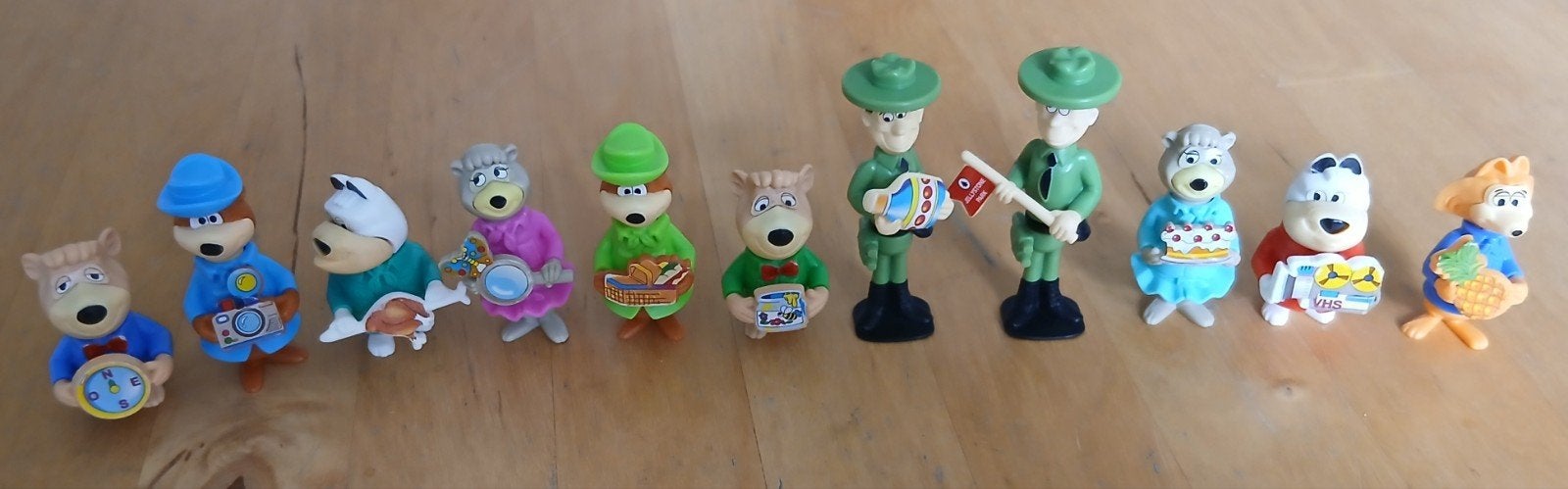 Set van 11 Yogi Bear  figuren - Kindersurprise / Ferrero, Verzamelen, Verrassingseieren, Ophalen of Verzenden, Zo goed als nieuw