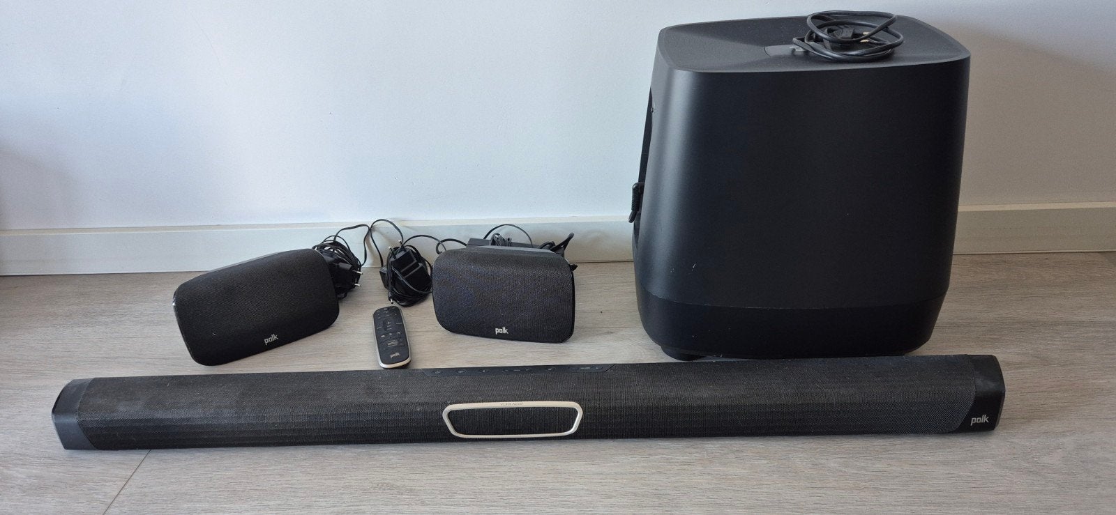 Foto 2 van Polk Magnifi Max Soundbar met Subwoofer en Surround Speakers