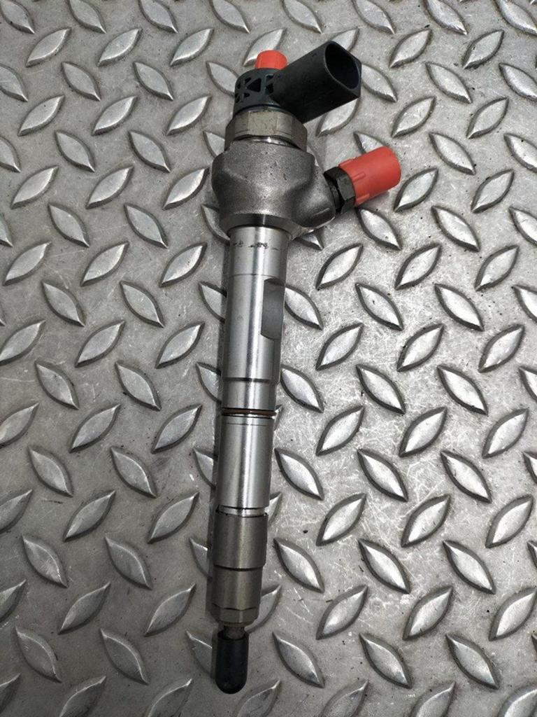 VOLKSWAGEN GOLF BRANDSTOF INJECTOR / VERSTUIVER 04L130277AE, Ophalen of Verzenden, Gebruikt, Stiba lid