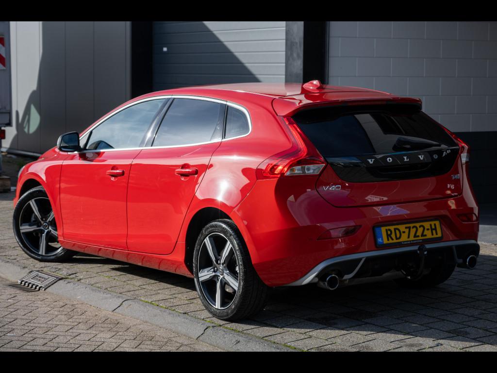 Volvo V40 2.0 T4 Business Sport|R-DESIGN|LEDER/ALCANTARA, Gebruikt, 4 cilinders, Bedrijf, Handgeschakeld