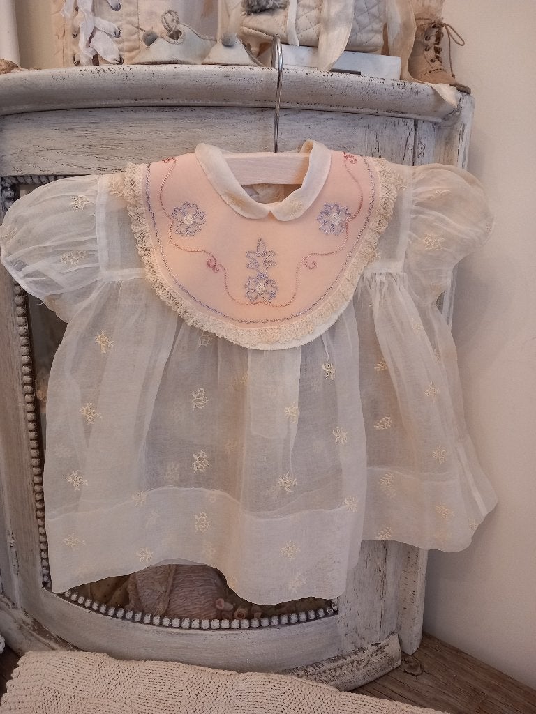 Vintage Frans baby poppen jurkje met kraagje jaren 50., Ophalen of Verzenden, Zo goed als nieuw, Kleertjes