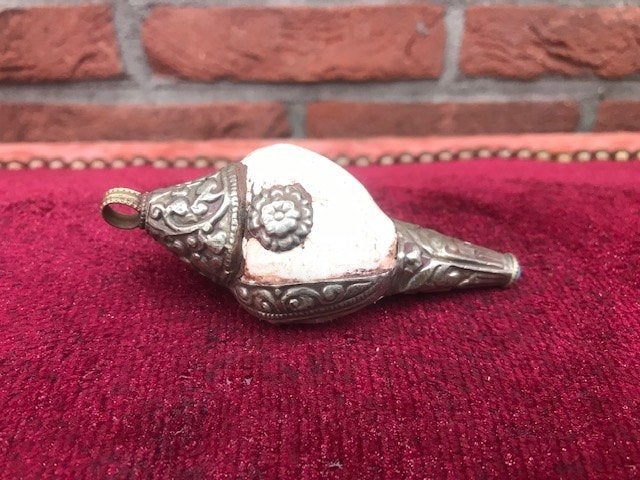 Tibetaanse sankha, heilige schelphoorn, hanger, Wit, Natuurlijk materiaal, Ophalen of Verzenden, Handgemaakt