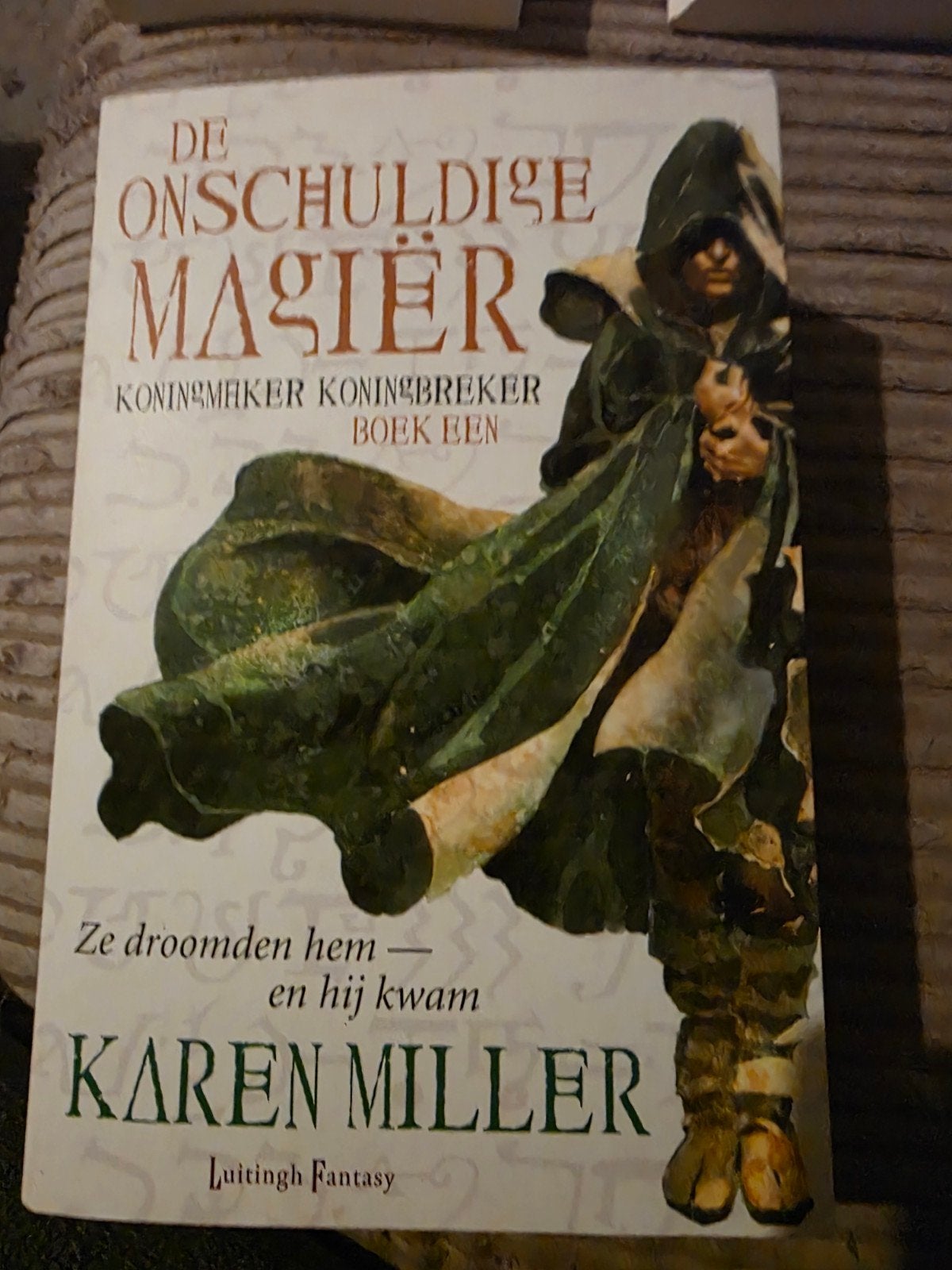 karen miller de onschuldige magier, Boeken, Ophalen of Verzenden, Zo goed als nieuw