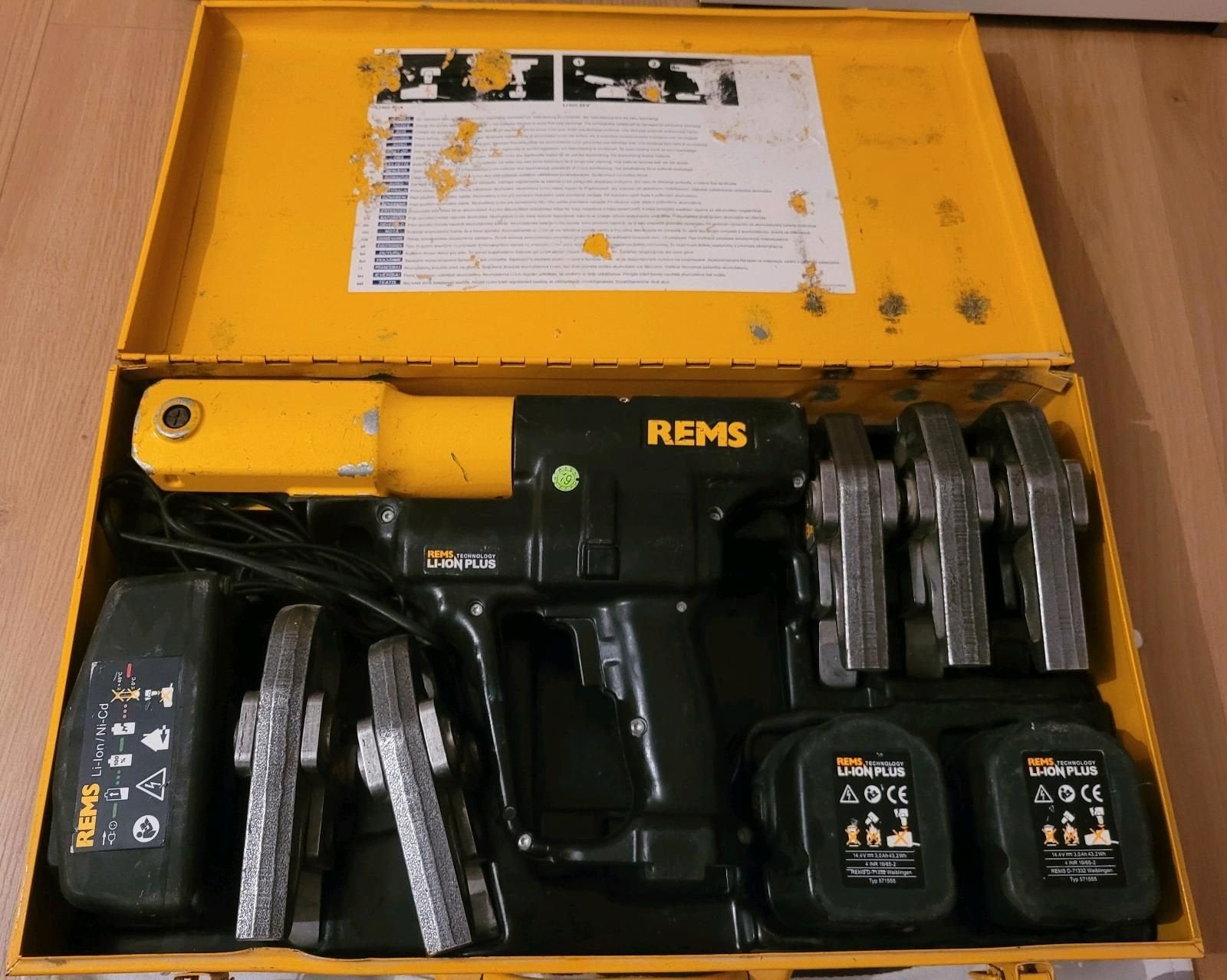REMS Akku-pers ACC 14,4 V Set - 5 V-kaken, 2 batterijen, Ophalen of Verzenden, Zo goed als nieuw, Overige typen