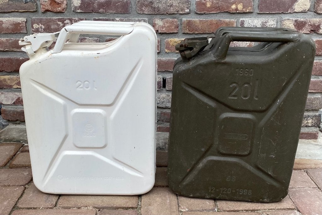 2x NATO jerrycan, Ophalen of Verzenden, Zo goed als nieuw