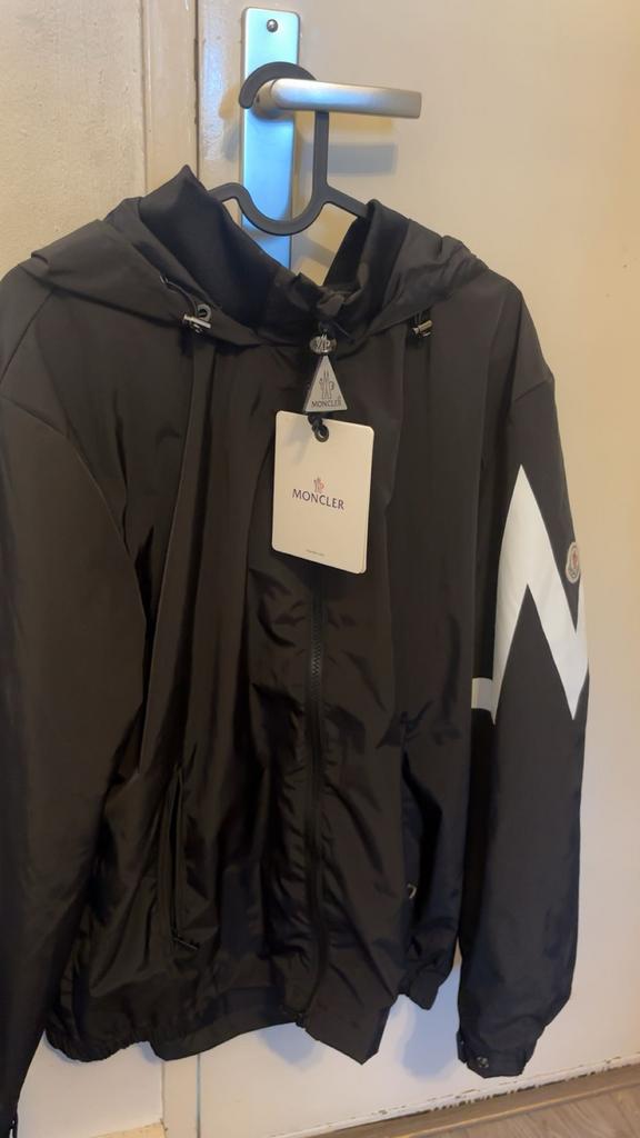 Moncler Windbreaker Zwart - Nieuw met labels, Ophalen of Verzenden, Zo goed als nieuw, Maat 52/54 (L), Zwart