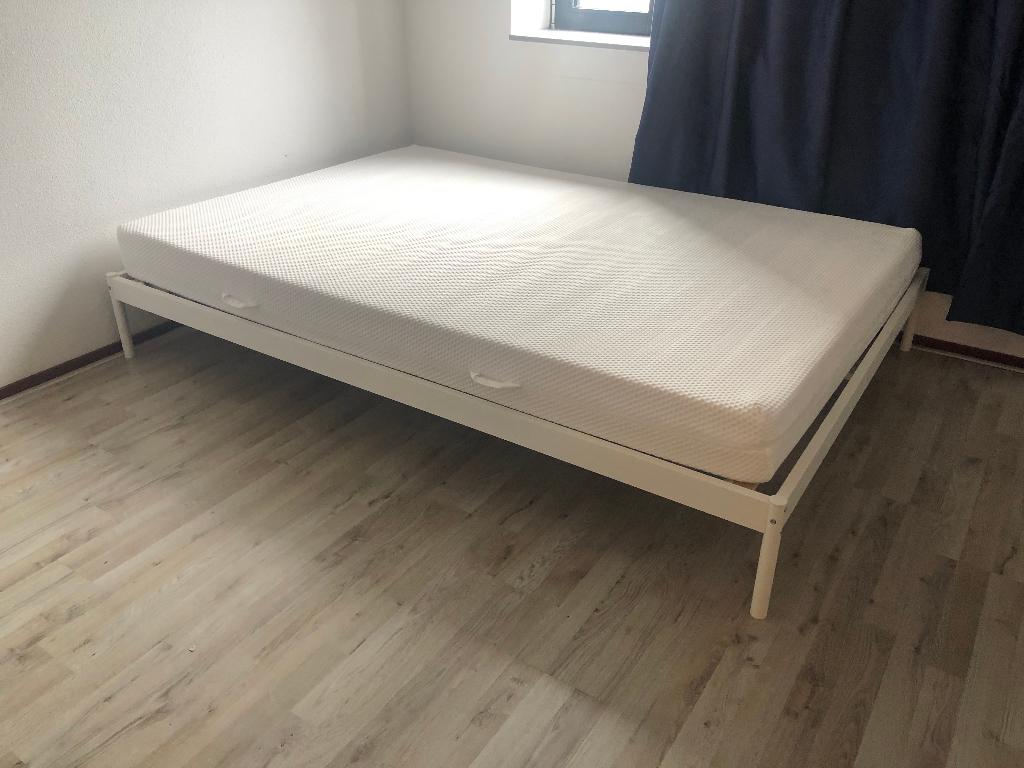 Ikea tweepersoonsbed met foammatras, Huis en Inrichting, Slaapkamer | Bedden, Ophalen, Gebruikt, Wit, Tweepersoons