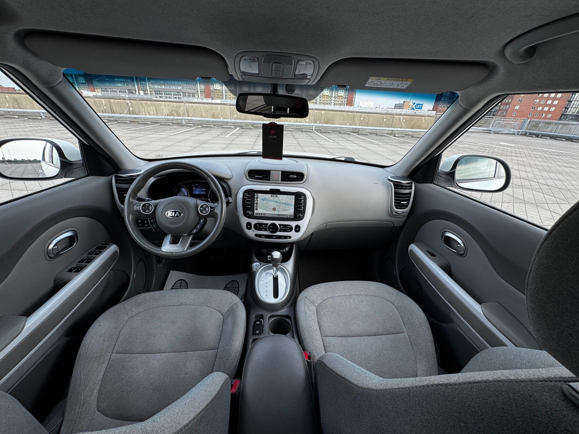 Kia Soul EV ExecutiveLine 27 kWh CLIMA CRUISE CAMERA CARPLAY, Auto's, Kia, Dealer onderhouden, Gebruikt, 1465 kg, Wit