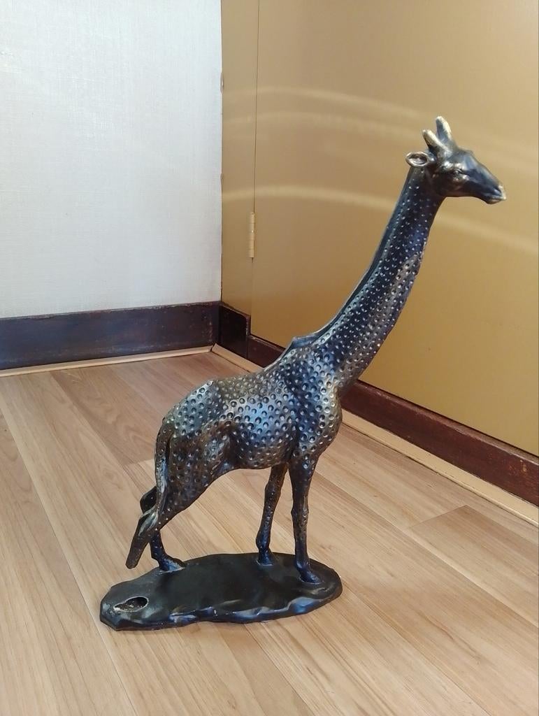 Giraf beeld, 38 cm hoog, hert is los van voetstuk!!, Ophalen of Verzenden, Gebruikt, Zwart, Kunststof